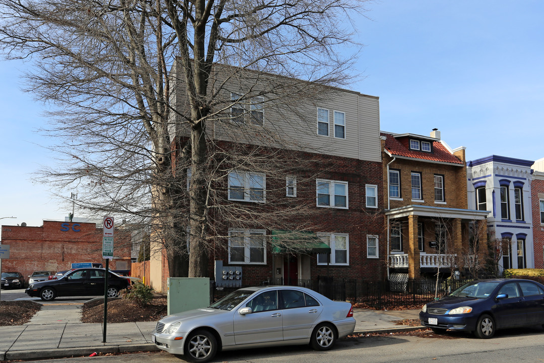 806 8th St NE in Washington, DC - Building Photo