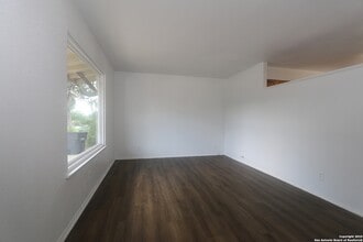 127 Fair Valley St in San Antonio, TX - Building Photo - Building Photo