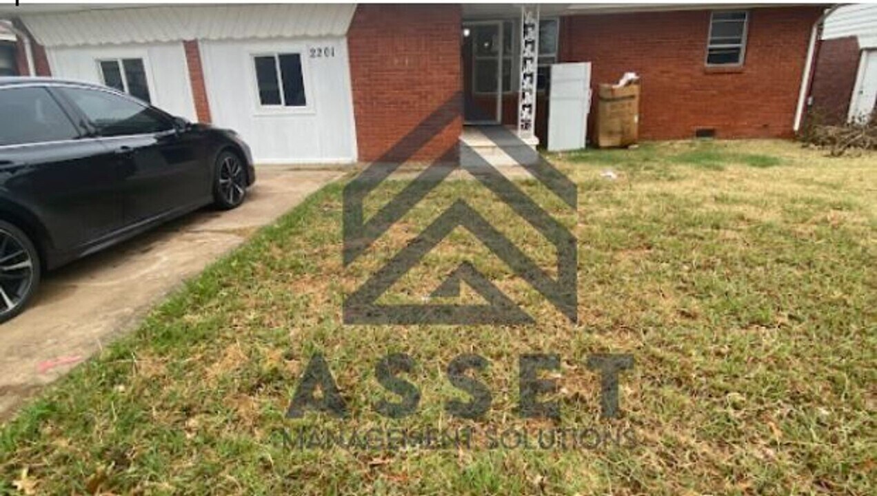 2201 SW 76th St in Oklahoma City, OK - Building Photo