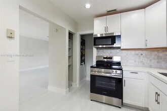 15391 S Dixie Hwy in Palmetto Bay, FL - Building Photo - Building Photo