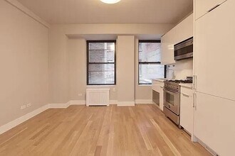 308 W 30th St in New York, NY - Building Photo - Building Photo
