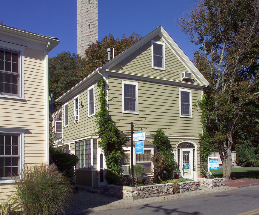 104 Bradford St in Provincetown, MA - Building Photo