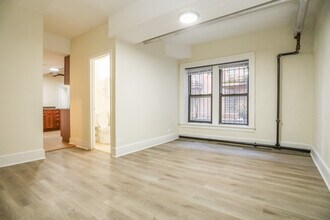 7445 N Greenview Ave, Unit 104 in Chicago, IL - Building Photo - Building Photo