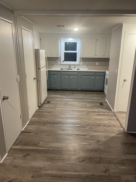 205 2nd St in Kalona, IA - Building Photo