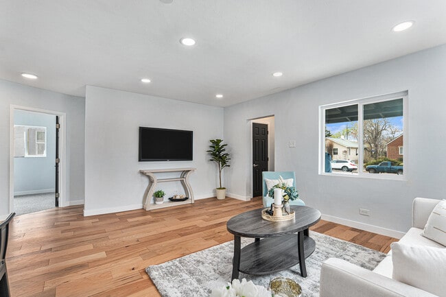 2 S Knox Ct in Denver, CO - Building Photo - Building Photo