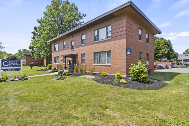 South Wedge Commons in Rochester, NY - Foto de edificio - Building Photo