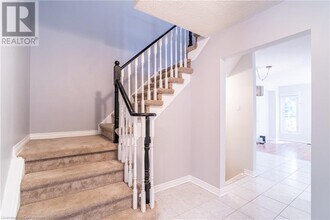 4432 Vallence Dr in Burlington, ON - Building Photo - Building Photo