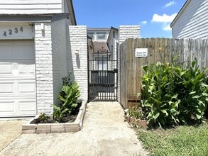 4234 Willow Beach Dr in Houston, TX - Building Photo - Building Photo