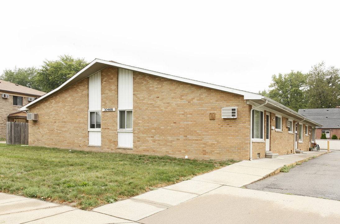 Garden City Apartments in Garden City, MI - Building Photo