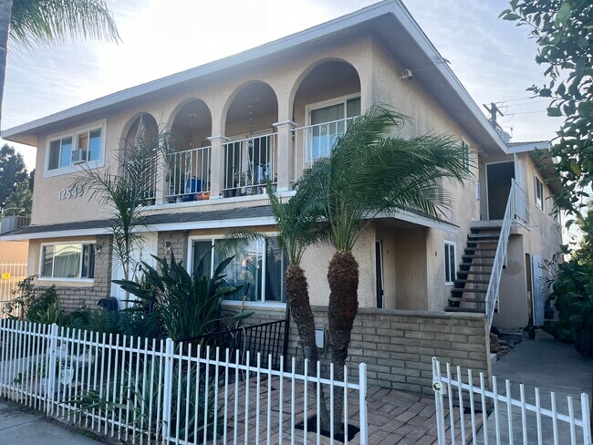 12543 Rose Ave in Downey, CA - Foto de edificio - Building Photo