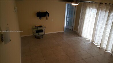 8137 S Coral Cir in North Lauderdale, FL - Building Photo - Building Photo