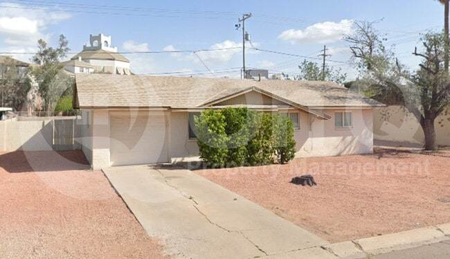 property at 726 E Vista Del Cerro Dr