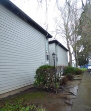 1738 Park Ave NE in Salem, OR - Building Photo - Building Photo