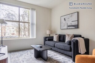 11000 NE 10th St in Bellevue, WA - Building Photo