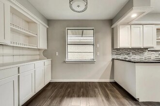 5806 Everglade Rd in Dallas, TX - Foto de edificio - Building Photo