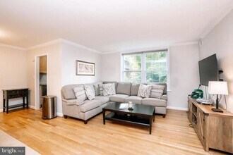 26 S Old Glebe Rd in Arlington, VA - Building Photo - Building Photo