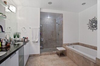 7901 Hispanola Ave, Unit 607 in North Bay Village, FL - Foto de edificio - Building Photo