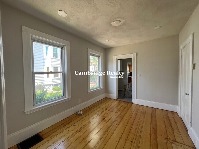 17 Hudson St, Unit 1 in Somerville, MA - Building Photo - Building Photo