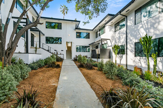 215-225 Lucas Ave in Los Angeles, CA - Building Photo - Building Photo