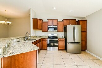 1717 Palm Warbler Ln in Ruskin, FL - Building Photo - Building Photo
