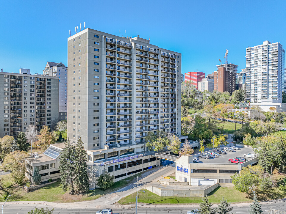 Rossdale House in Edmonton, AB - Building Photo