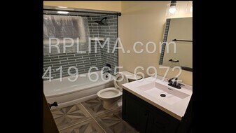 2802 W Breese Rd in Lima, OH - Building Photo