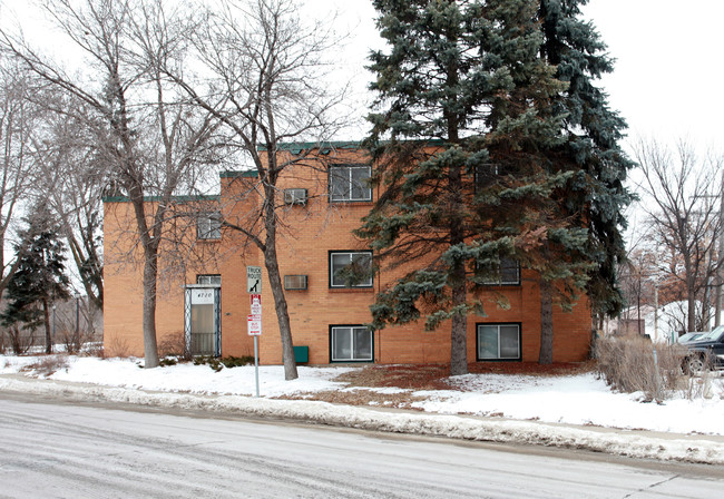 Shingle Creek Apartments in Minneapolis, MN - Foto de edificio - Building Photo