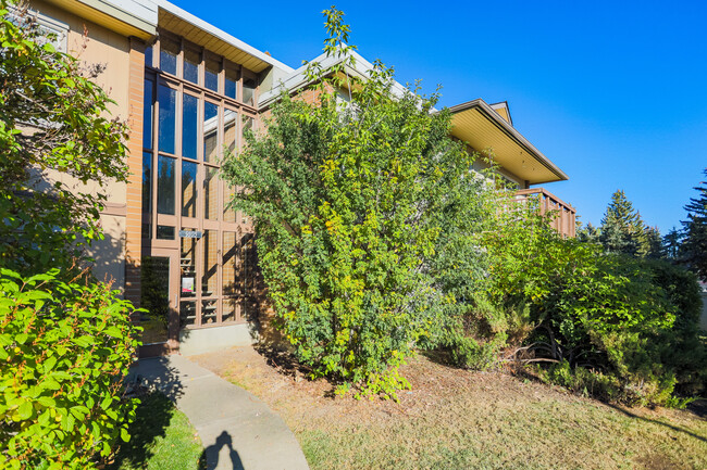 9121 19 St SW in Calgary, AB - Building Photo - Building Photo