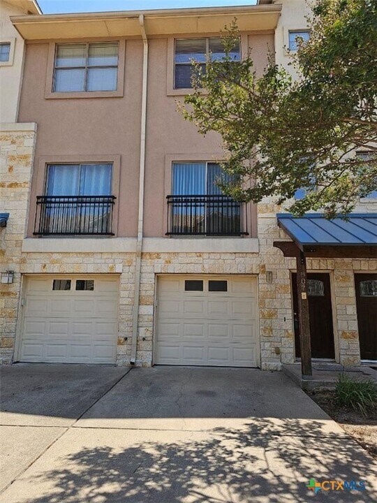 13420 Lyndhurst St in Austin, TX - Building Photo