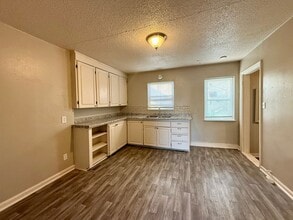 713 S Oliver Ave in Wichita, KS - Building Photo - Building Photo