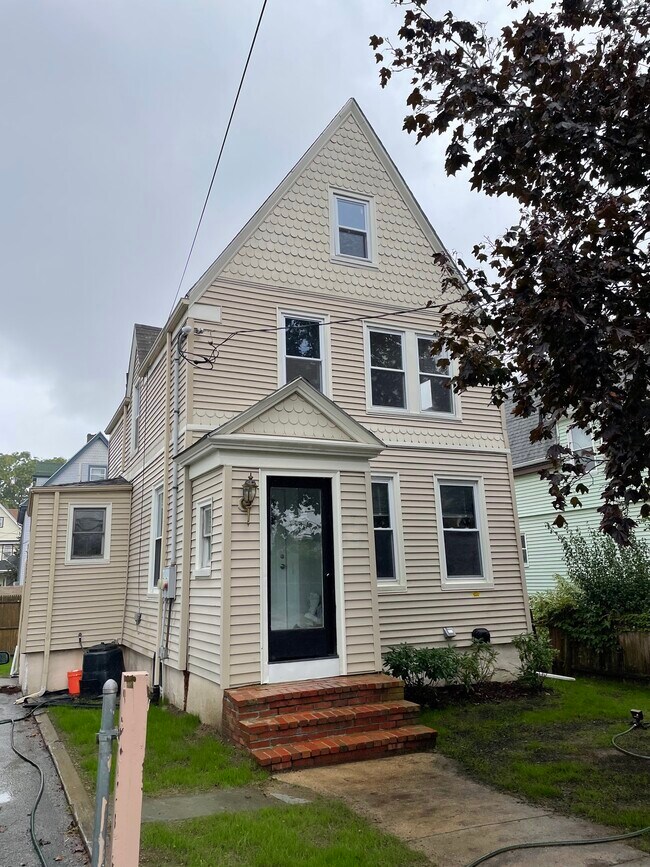 28 Windom St, Unit 2