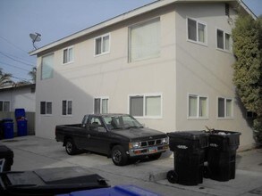 3715-3719 Ingraham St in San Diego, CA - Building Photo - Building Photo