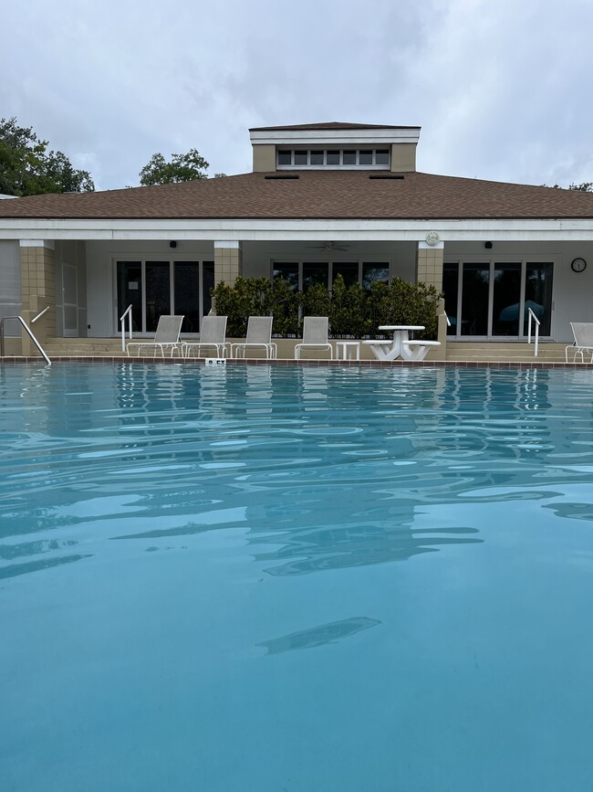 21 Sunset Falls Dr in Ormond Beach, FL - Foto de edificio - Building Photo