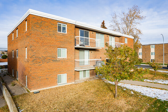 1401 37ht St SW in Calgary, AB - Building Photo - Building Photo