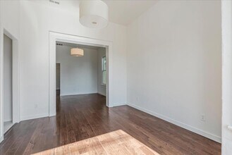 873 Wood St, Unit 1 in Oakland, CA - Building Photo - Building Photo