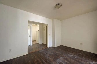 72-47 Metropolitan Ave in Queens, NY - Building Photo - Building Photo