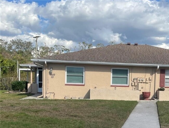 property at 1907 Canterbury Ln