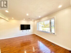 70 Shilton Rd in Toronto, ON - Building Photo - Building Photo