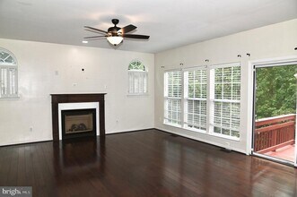 12590 Garry Glen Dr in Linton Hall, VA - Building Photo - Building Photo