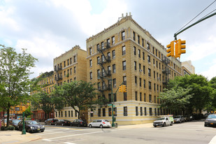 370 Manhattan Ave Apartments