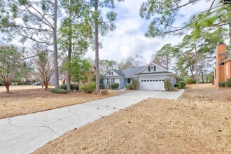 112 Woodlands W in Columbia, SC - Building Photo - Building Photo