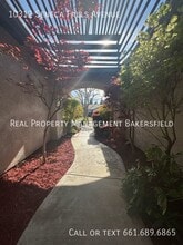 10312 Seneca Falls Ave in Bakersfield, CA - Foto de edificio - Building Photo