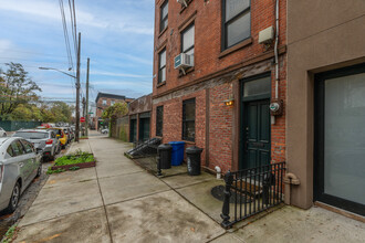 406 Van Brunt St in Brooklyn, NY - Building Photo - Building Photo