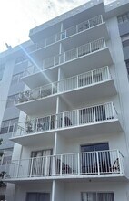 16465 NE 22nd Ave in Miami, FL - Foto de edificio - Building Photo