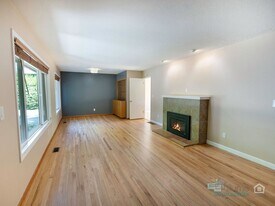 9610 SW Washington Pl in Portland, OR - Building Photo