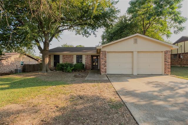 1420 Briar Run in Benbrook, TX - Building Photo - Building Photo
