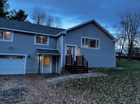 172 S Maple St in Vergennes, VT - Building Photo