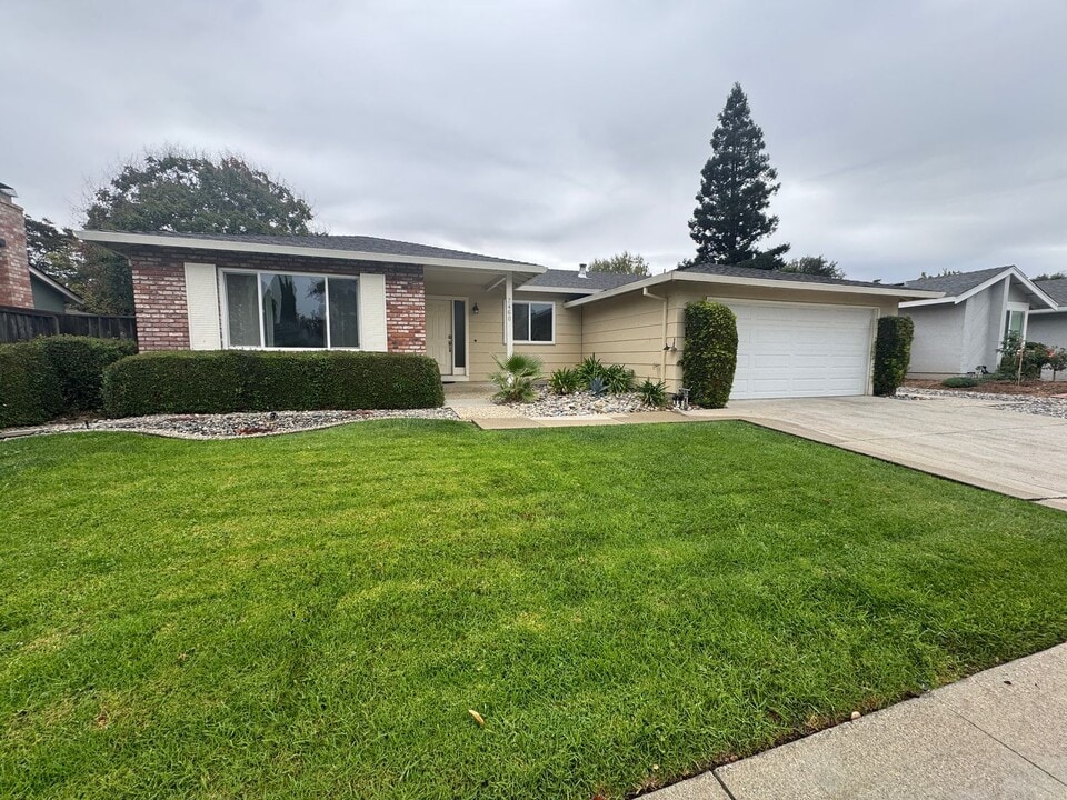 7460 Filice Dr in Gilroy, CA - Building Photo