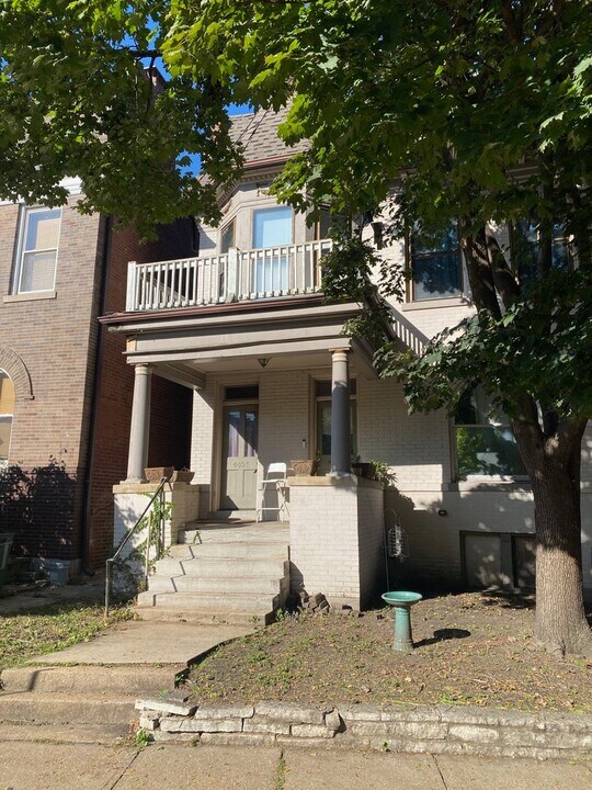4451 Pershing Ave in St. Louis, MO - Building Photo