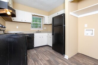 Addison Park Apartments in Louisville, KY - Building Photo - Interior Photo
